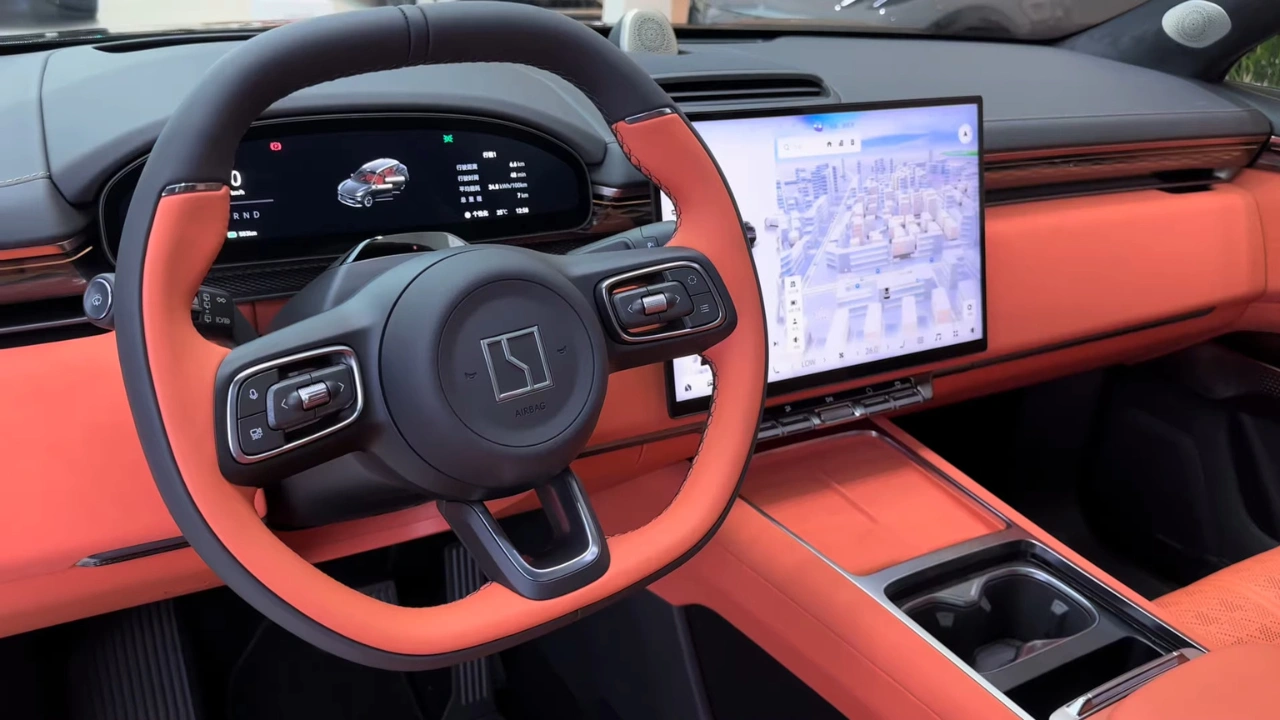 2026 Zeekr 7X Interieur met 15,05-inch Display en Premium Oranje Afwerking