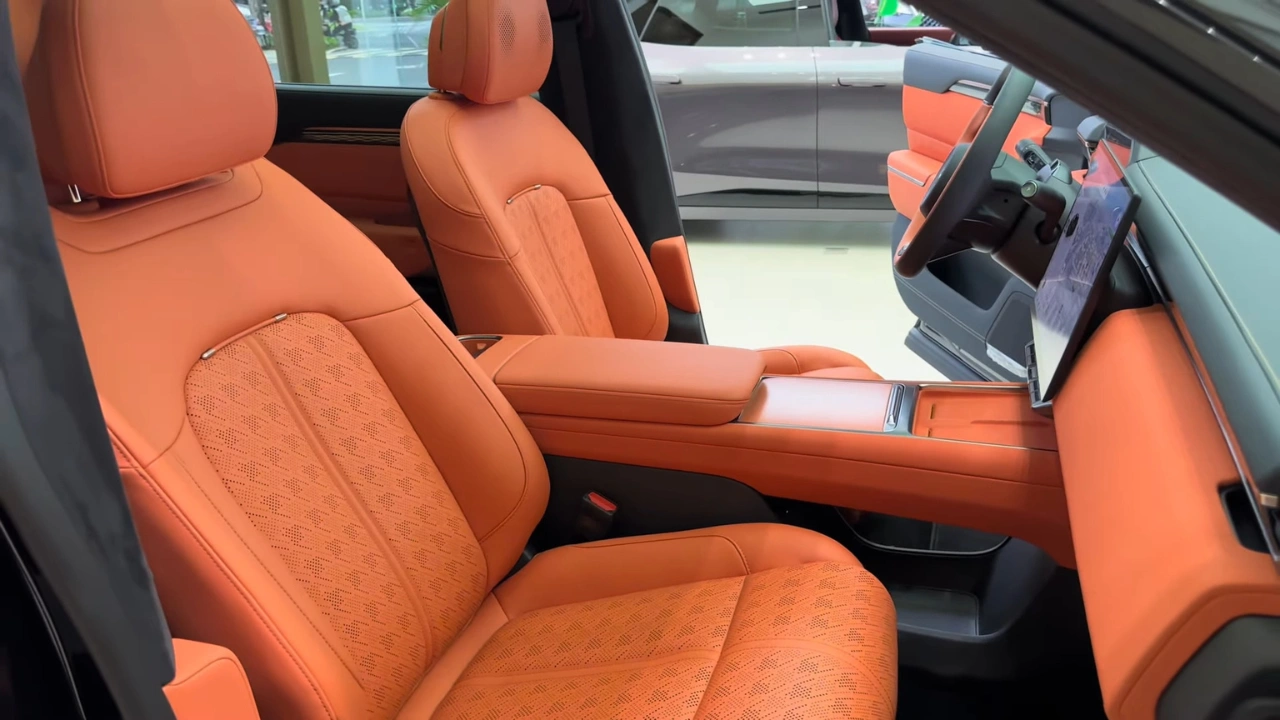 2026 Zeekr 7X Voorstoelen met Geperforeerd Oranje Leer en Premium Ondersteuning