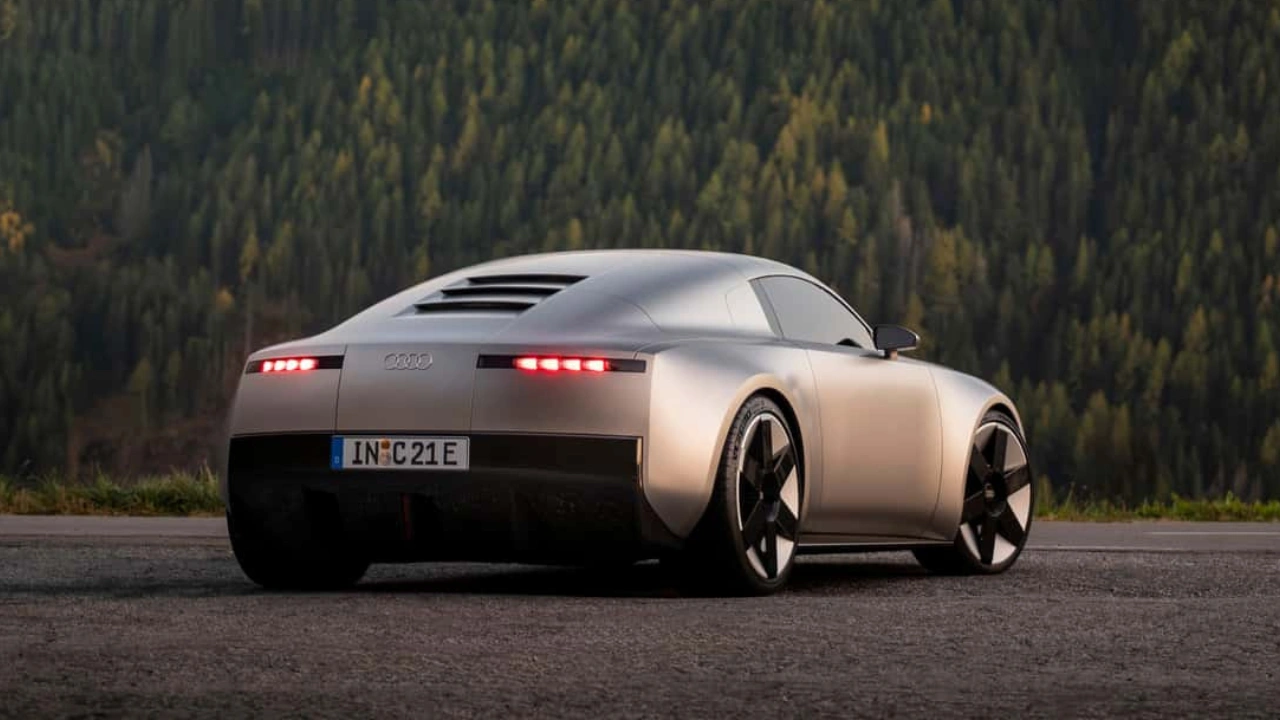 Audi Concept C Achterprofiel met Monolithisch Coupé-Stijl Ontwerp