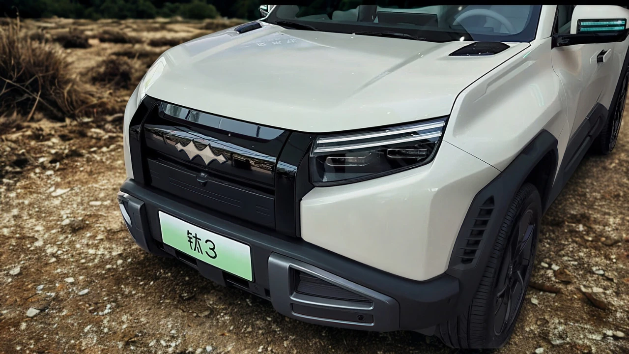 BYD Fang Cheng Bao Tai 3 Voorkant Driekwart Exterieur Aanzicht