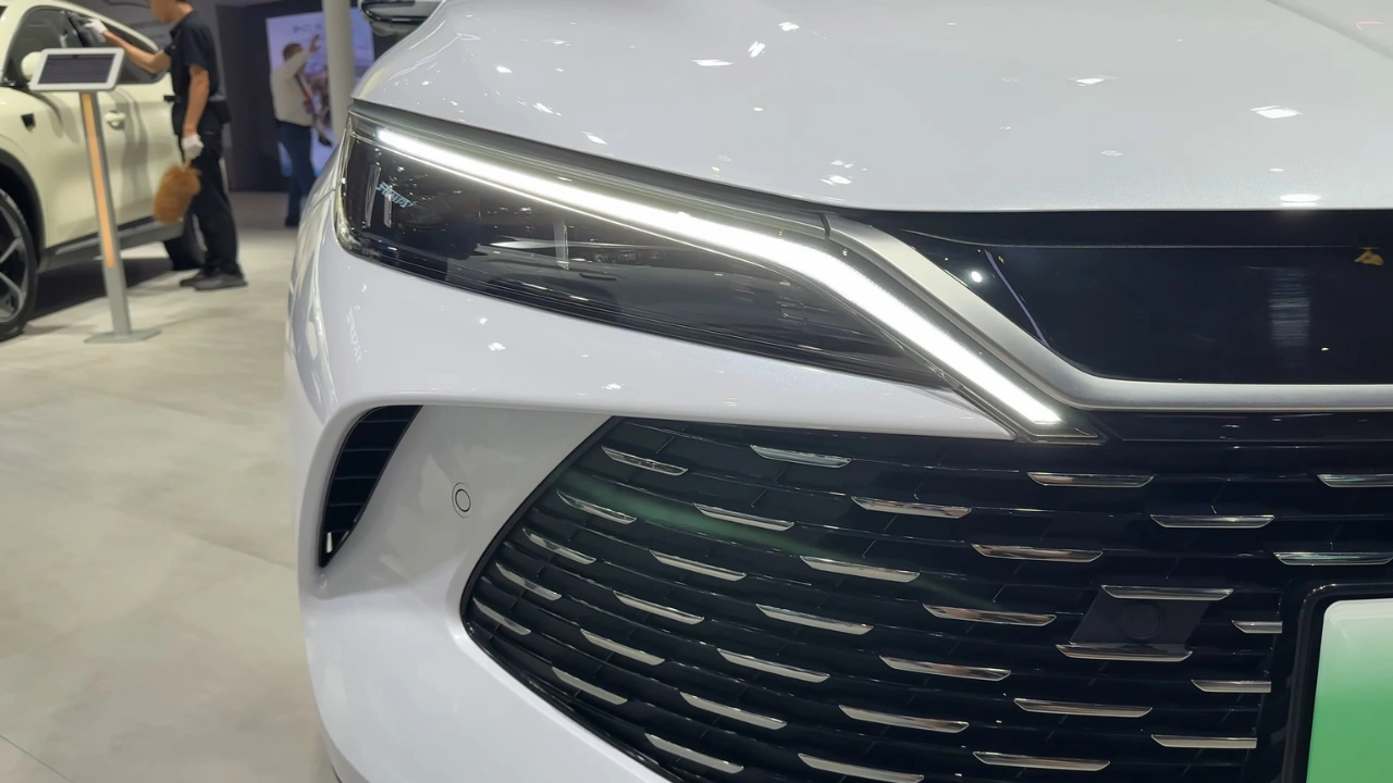 BYD Qin L DM-i 2026 Drakensnorhaar Koplamp Detail