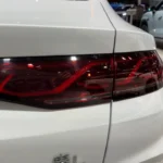 BYD Qin L DM-i 2026 LED-Achterlicht Detail - Chinees Knopenontwerp