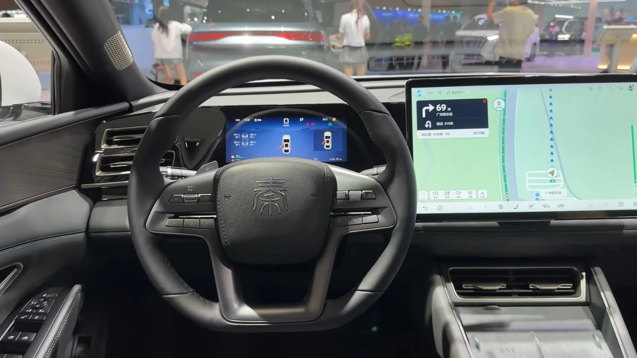 BYD Qin L DM-i 2026 Stuurwiel en Digitaal Display