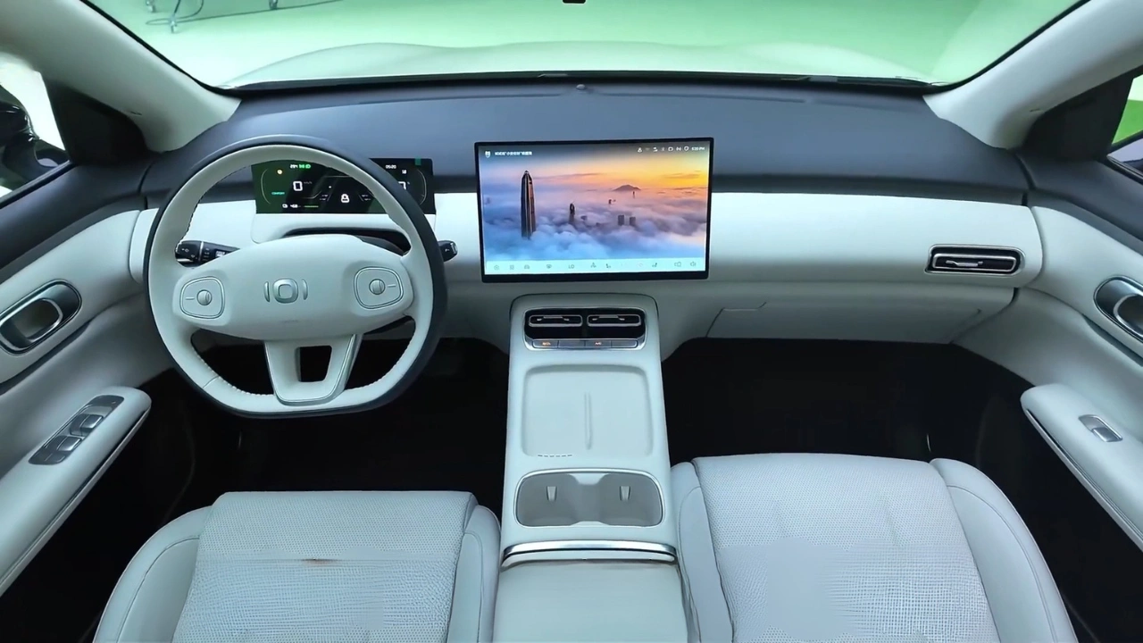 Changan Nevo Q05 Dashboard met 15,6-Inch 2.5K Centraal Display en Digitale Cockpit
