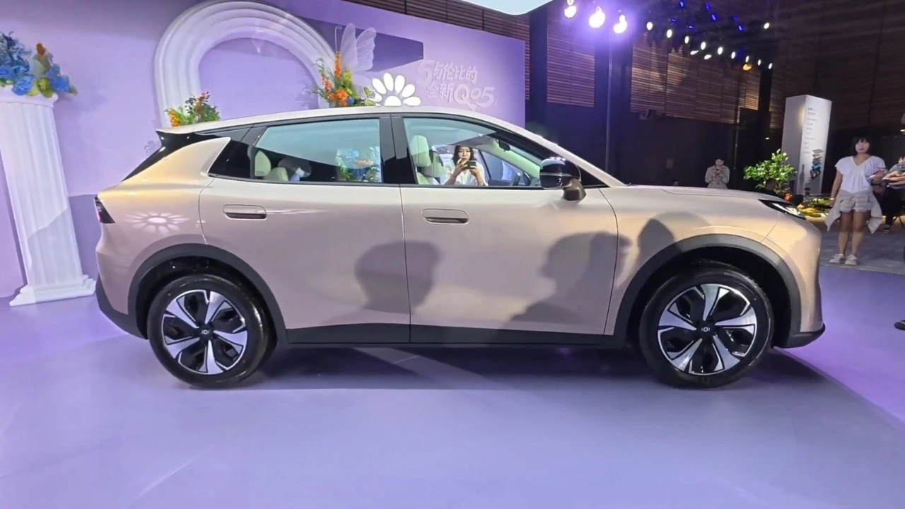 Changan Nevo Q05 Elektrische SUV Compleet Zijprofielaanzicht 2025