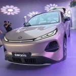 Changan Nevo Q05 Elektrische SUV Voorkant Driekwart Aanzicht bij Lanceringsevenement 2025