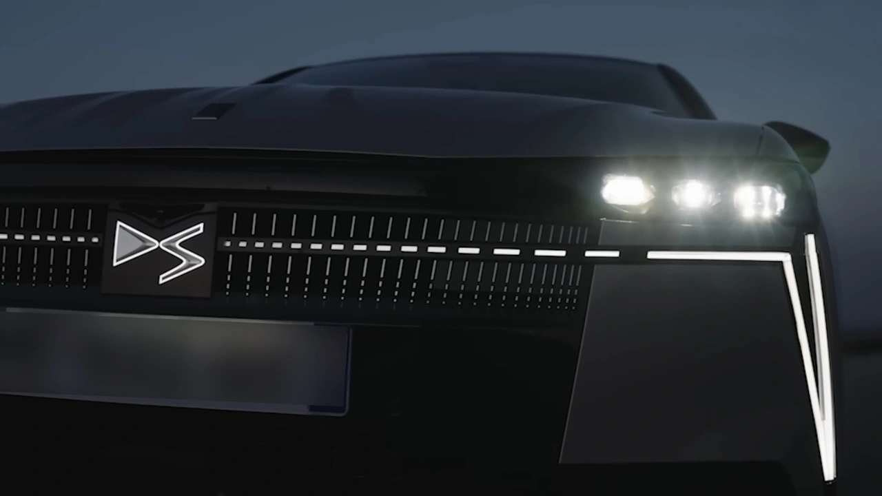 DS No. 4 Verlichte Grille en LED Lichtsignatuur