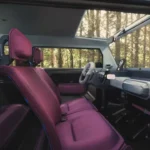Dacia Hipster Concept Interieur Zijperspectief met Uitgebreide Beglazing en Mesh Stoelen