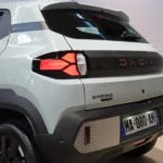 Dacia Spring 2026 Achterontwerp met Y-Vormige LED-Achterlichten
