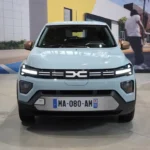 Dacia Spring 2026 Vooraanzicht met Kenmerkende Dacia Grill