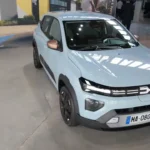 Dacia Spring 2026 Zijprofiel met Crossover-ontwerpelementen