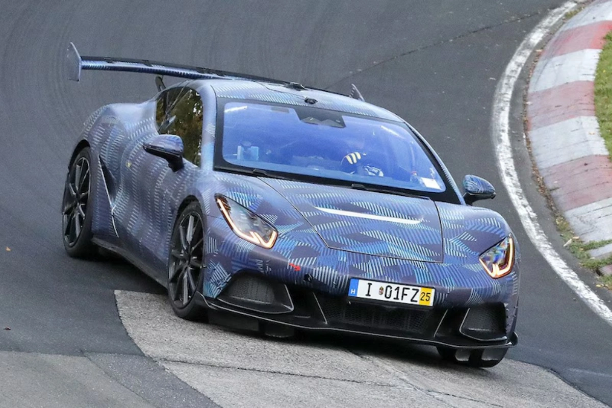Denza Z Supercar in Bocht op Nürburgring