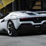 Ferrari SC40 Achter Driekwart Aanzicht - Bianco SC40 Wit
