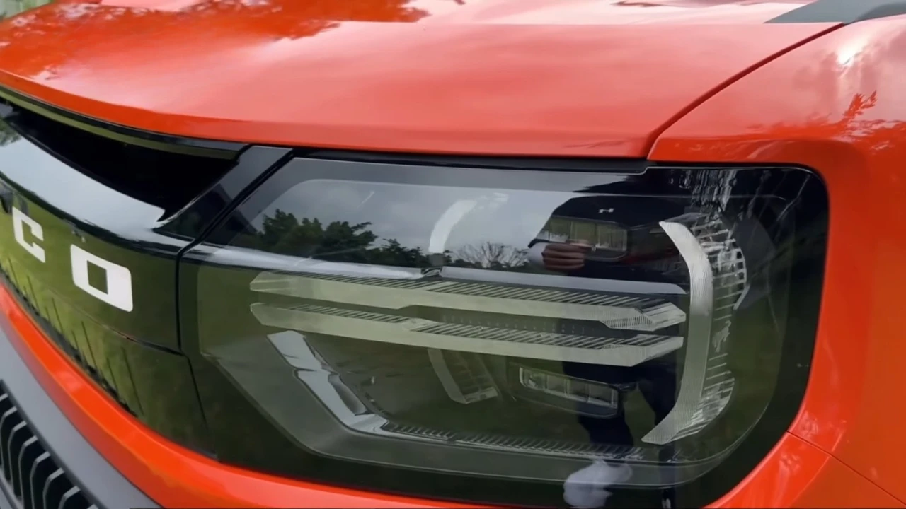 Ford Bronco Elektrisch LED Koplamp en BRONCO Logo Detail