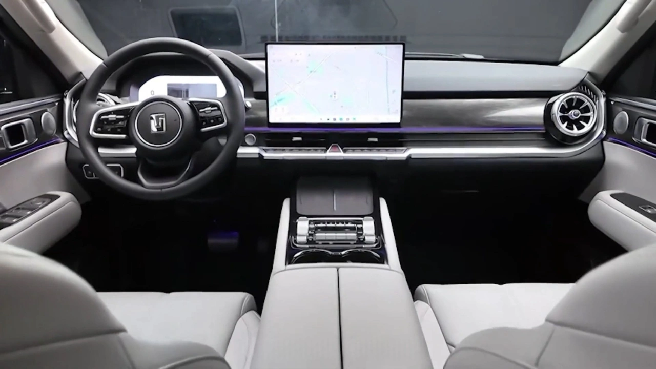 GWM Tank 400 PHEV 2026 Compleet Dashboard en Interieur Indeling in Wit Leer