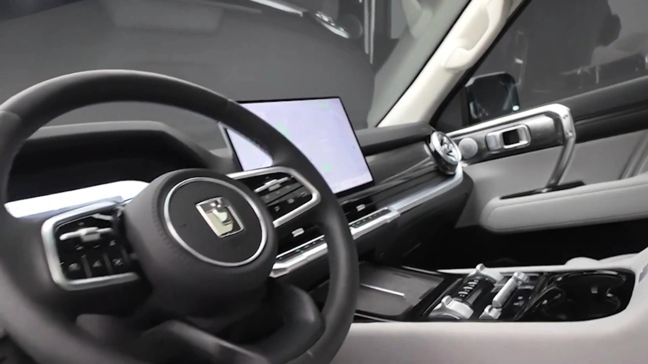 GWM Tank 400 PHEV 2026 Dashboard met Dubbele Digitale Displays