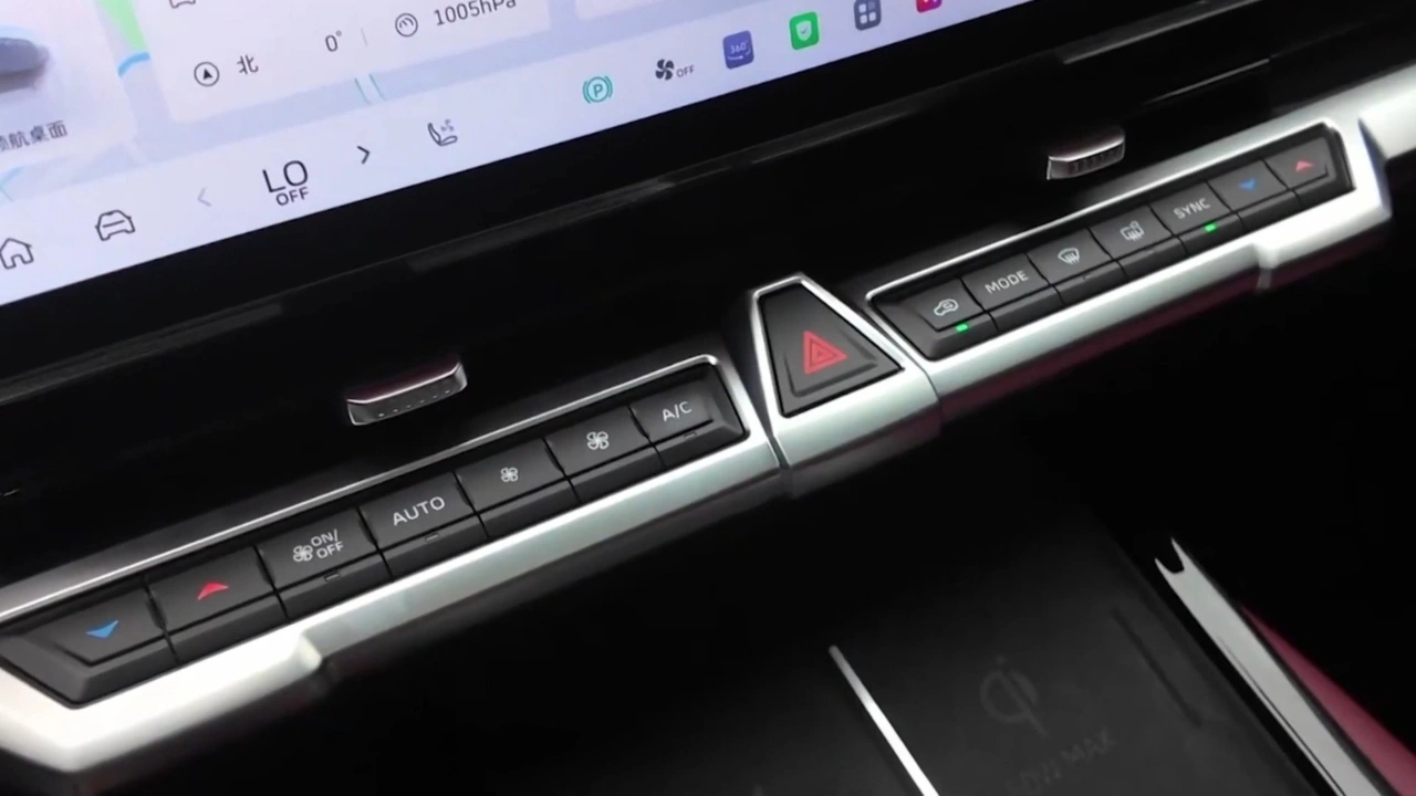 GWM Tank 400 PHEV 2026 Middenconsole Fysieke Klimaat en Rij Bediening