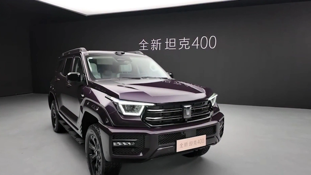 GWM Tank 400 PHEV 2026 Voorkant Driekwart Aanzicht in Dunhuang Paars