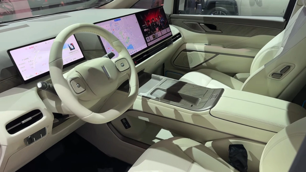 GWM Wey Gaoshan 7 Dashboard met 15,6-Inch Dubbel Scherm Opstelling