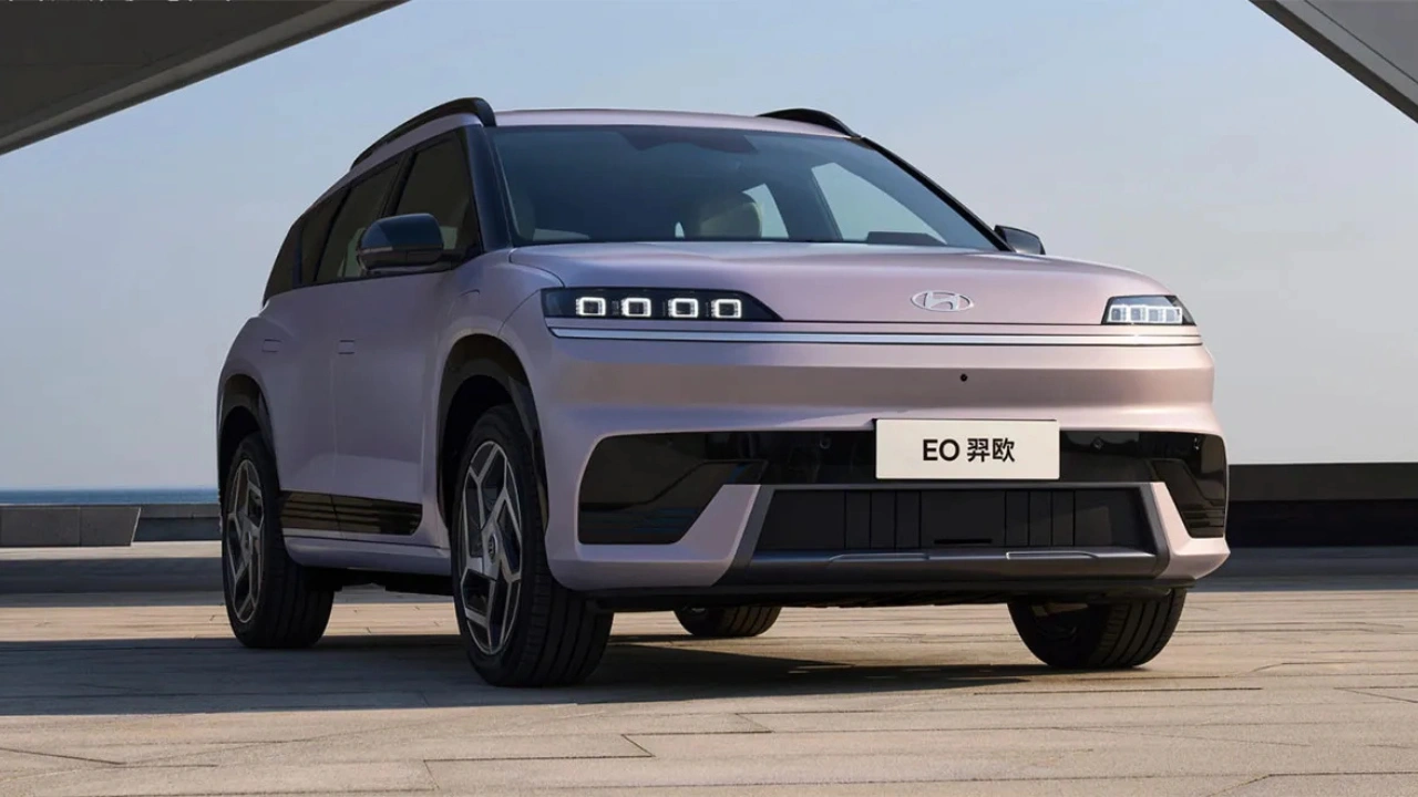 Hyundai EO Elektrische SUV Vooraanzicht met Kenmerkende Vier-Punt LED-Koplampen