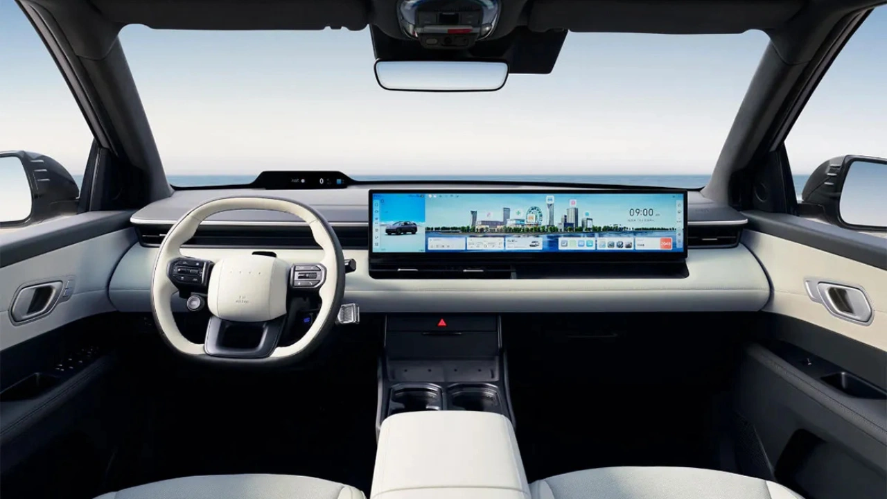 Hyundai EO Futuristisch Interieur met 27-Inch Geïntegreerd 4K-Display en Premium Cabine