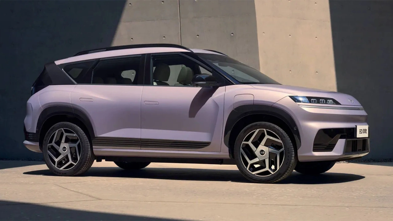 Hyundai EO Zijaanzicht met 2750mm Wielbasis en Zwevend Dak Ontwerp