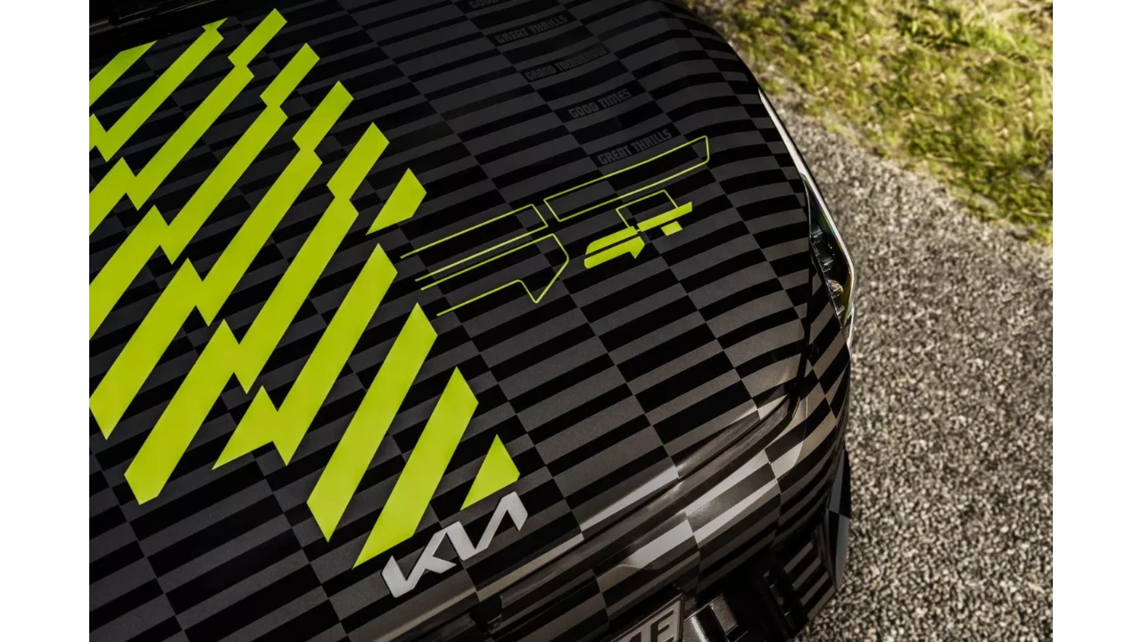 Kia EV4 GT 2026 - Motorkap Camouflage Detail met GT Graphics