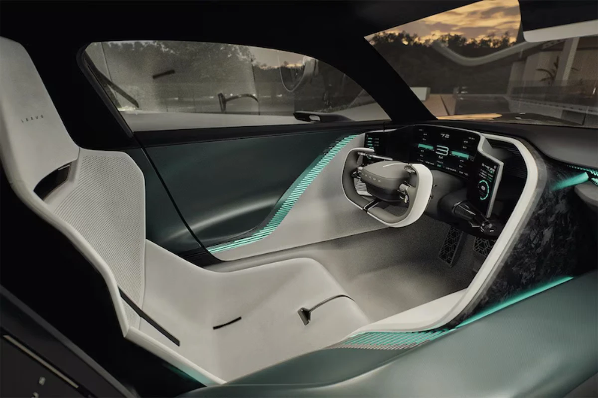 Lexus Sport Concept Interieur Bestuurderskant Hoek met Omgevingsverlichting