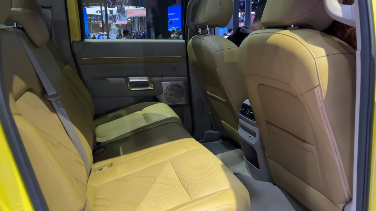 Nissan Frontier Pro PHEV Achterstoelen