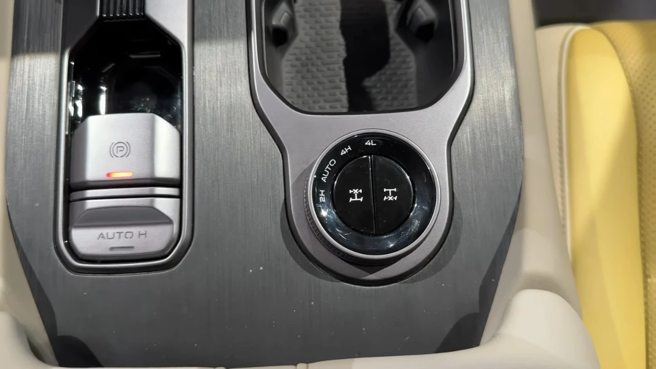 Nissan Frontier Pro PHEV Rijmodi - Intelligent 4WD-systeembediening