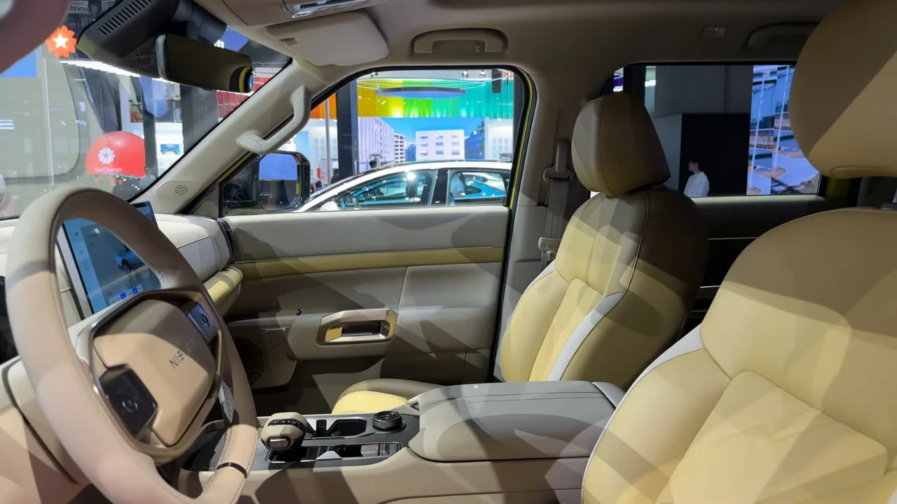 Nissan Frontier Pro PHEV Volledig Interieur - Ruime Cabine Overzicht