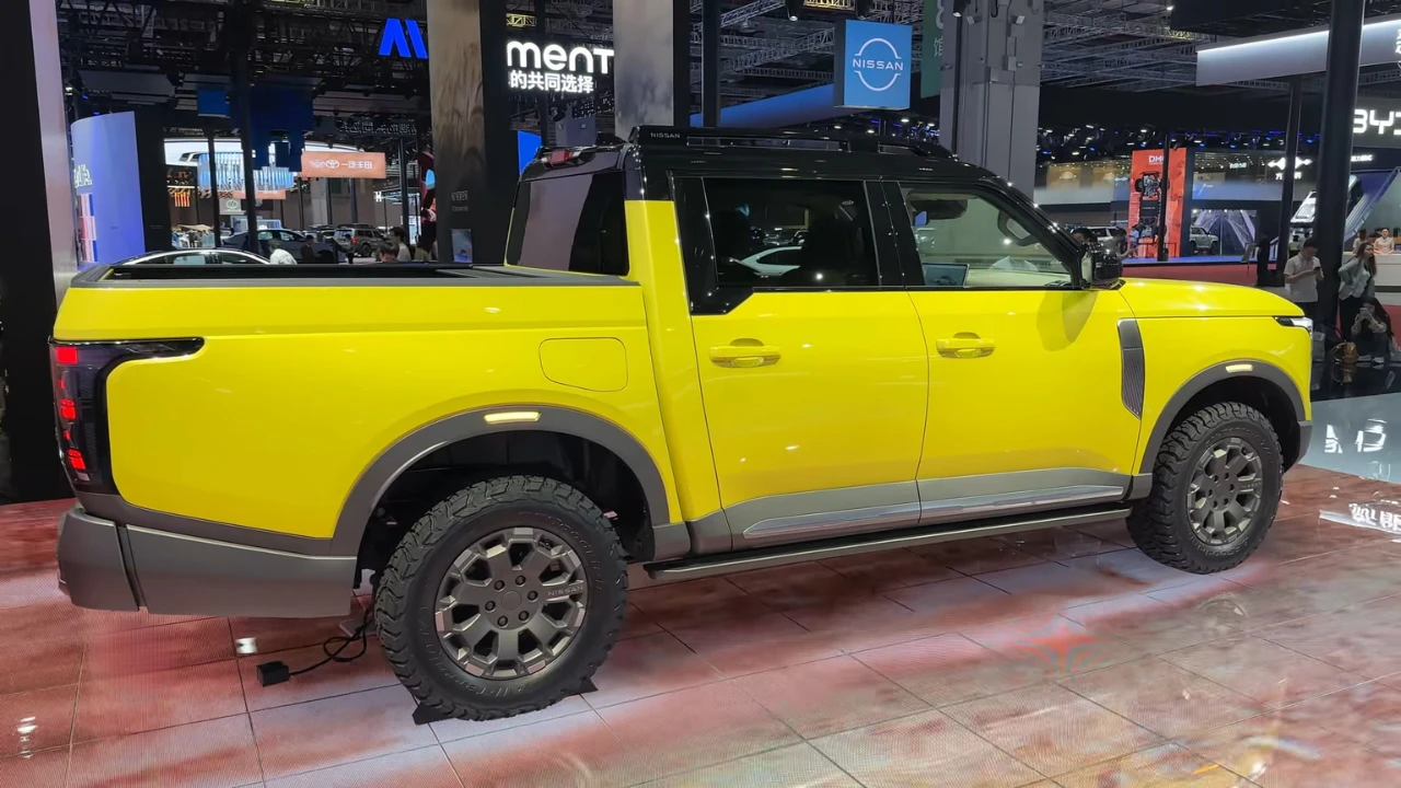 Nissan Frontier Pro PHEV Zijprofiel
