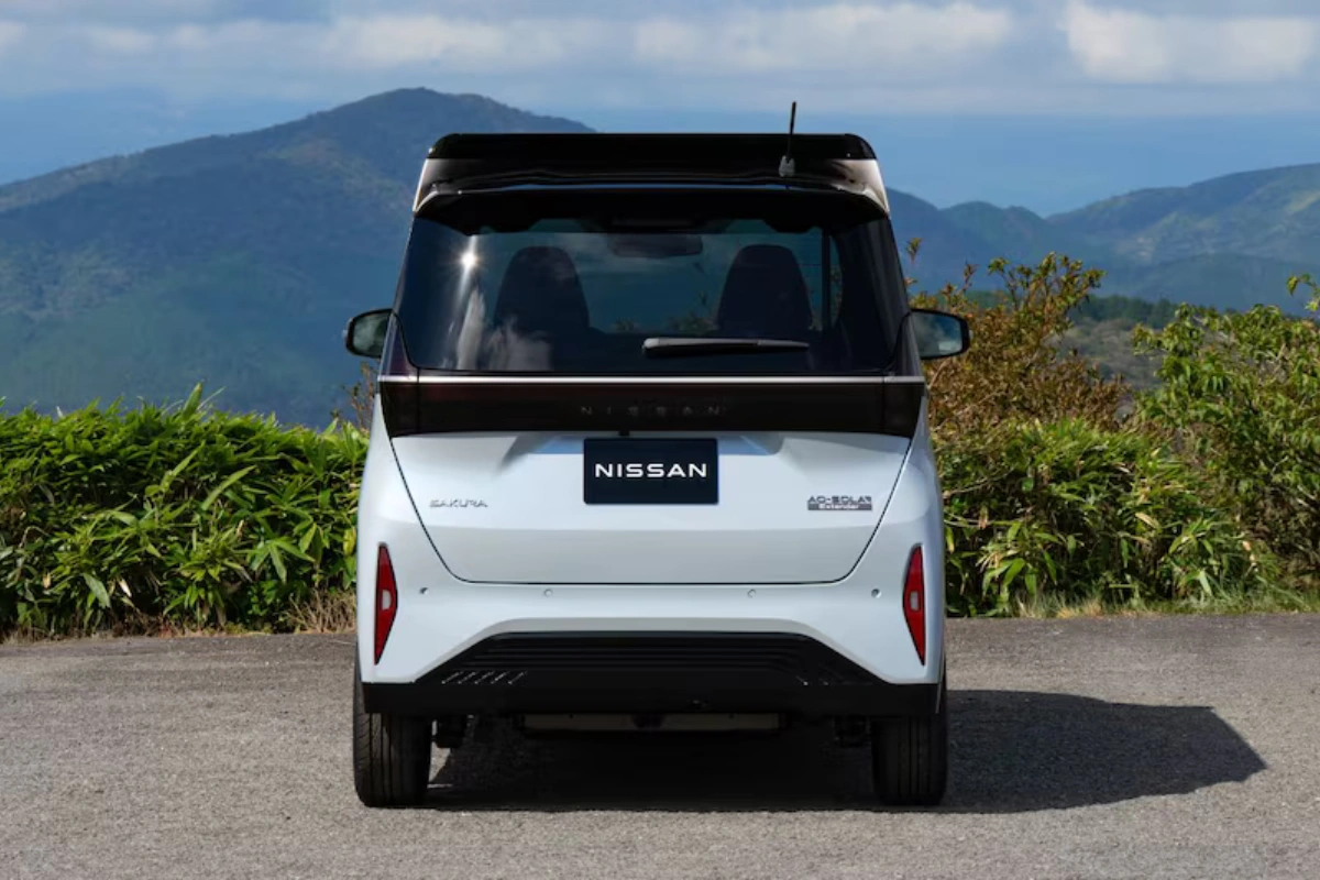 Nissan Sakura Achteraanzicht