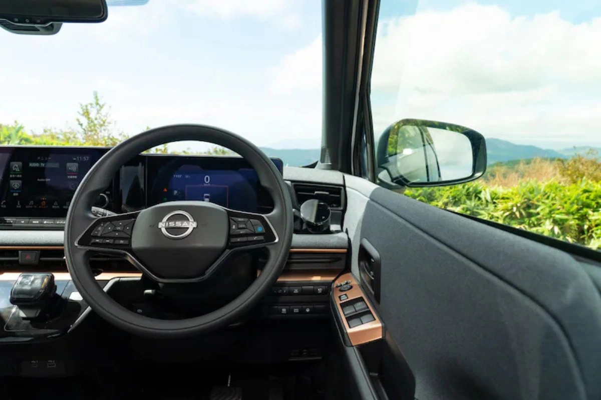Nissan Sakura Bestuurdersaanzicht met Digitale Instrumentatie
