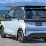 Nissan Sakura Zonne-EV met Uitgeschoven Oplaadsysteem