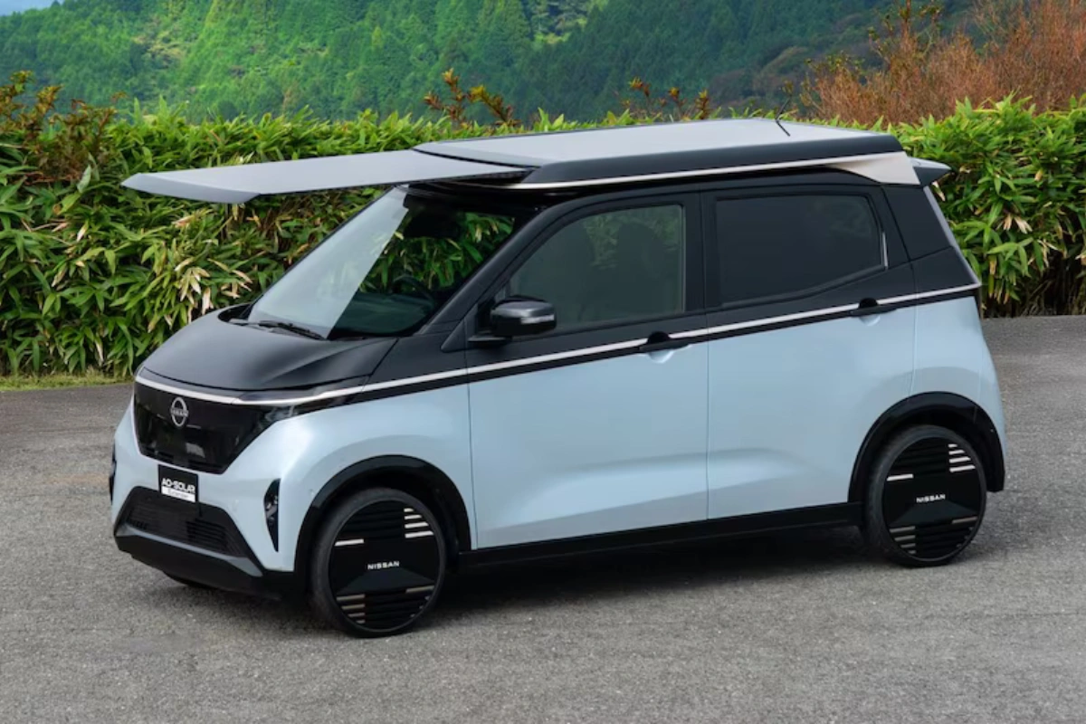 Nissan Sakura met Ao-Solar Extender Paneel Volledig Uitgeschoven