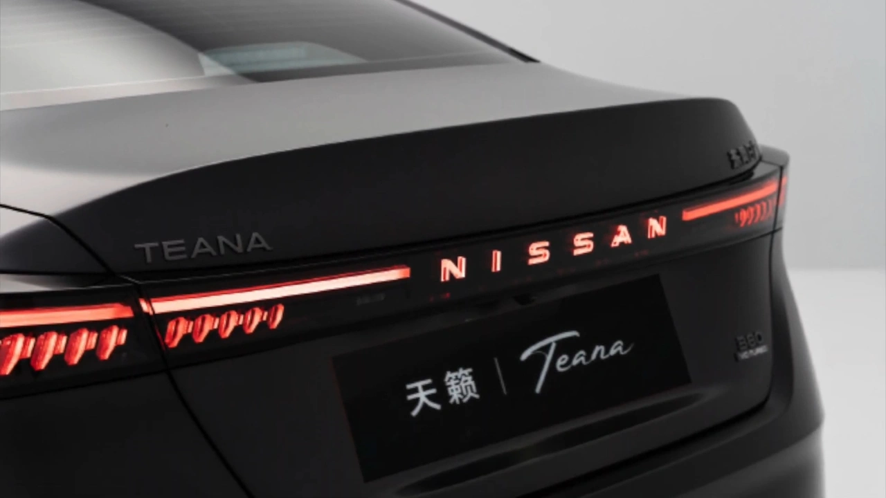 Nissan Teana 2026 Achterlicht en Kofferdeksel Branding Detail