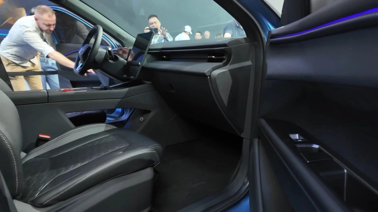 Omoda 4 Interieur met Rondomlopende Sfeerverlichting