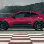 Porsche Macan GTS Electric Zijprofiel - Atletisch SUV Design