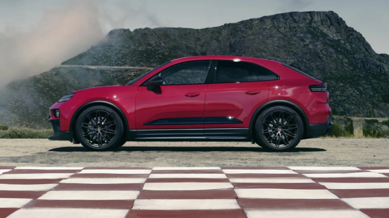 Porsche Macan GTS Electric Zijprofiel - Atletisch SUV Design