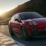 Porsche Macan GTS Electric op Circuit