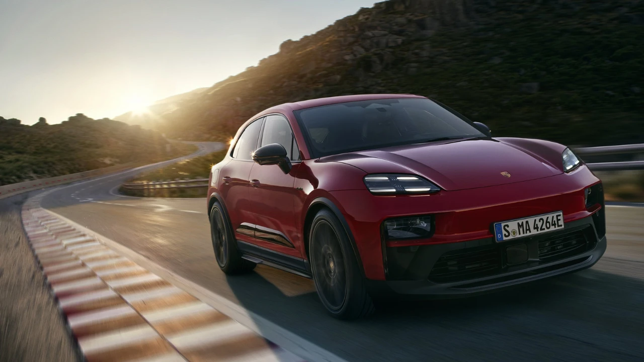 Porsche Macan GTS Electric op Circuit