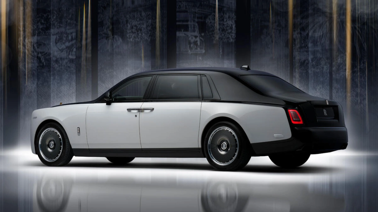 Rolls-Royce Phantom Centenary Achter Driekwart Hoek