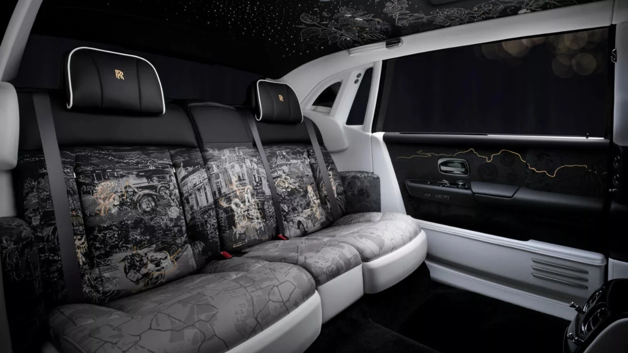 Rolls-Royce Phantom Centenary Achterinterieur met Gouden Weg Details