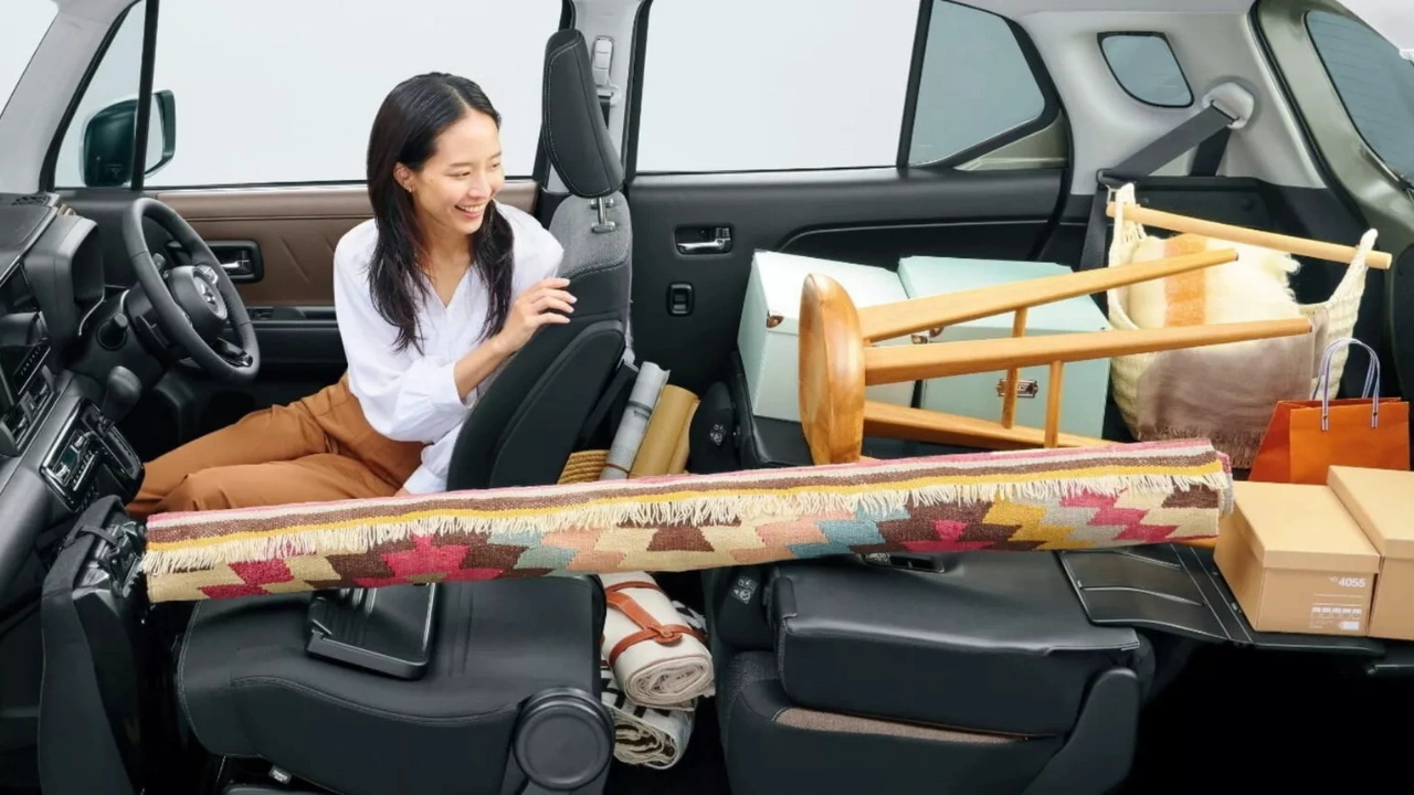 Suzuki Xbee 2025 Interieur Veelzijdigheid voor Grote Voorwerpen