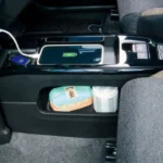 Suzuki Xbee 2025 Middenconsole met Draadloos Opladen en Verborgen Opslag