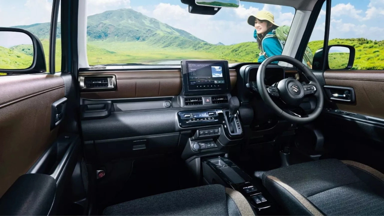 Suzuki Xbee 2025 Passagierszijde Dashboard met Bruin Leereffect Afwerking