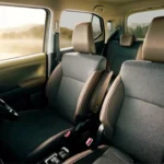 Suzuki Xbee 2025 Voorstoelen met Tweekleurige Groen en Beige Bekleding