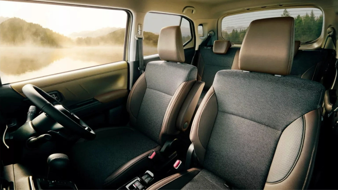 Suzuki Xbee 2025 Voorstoelen met Tweekleurige Groen en Beige Bekleding
