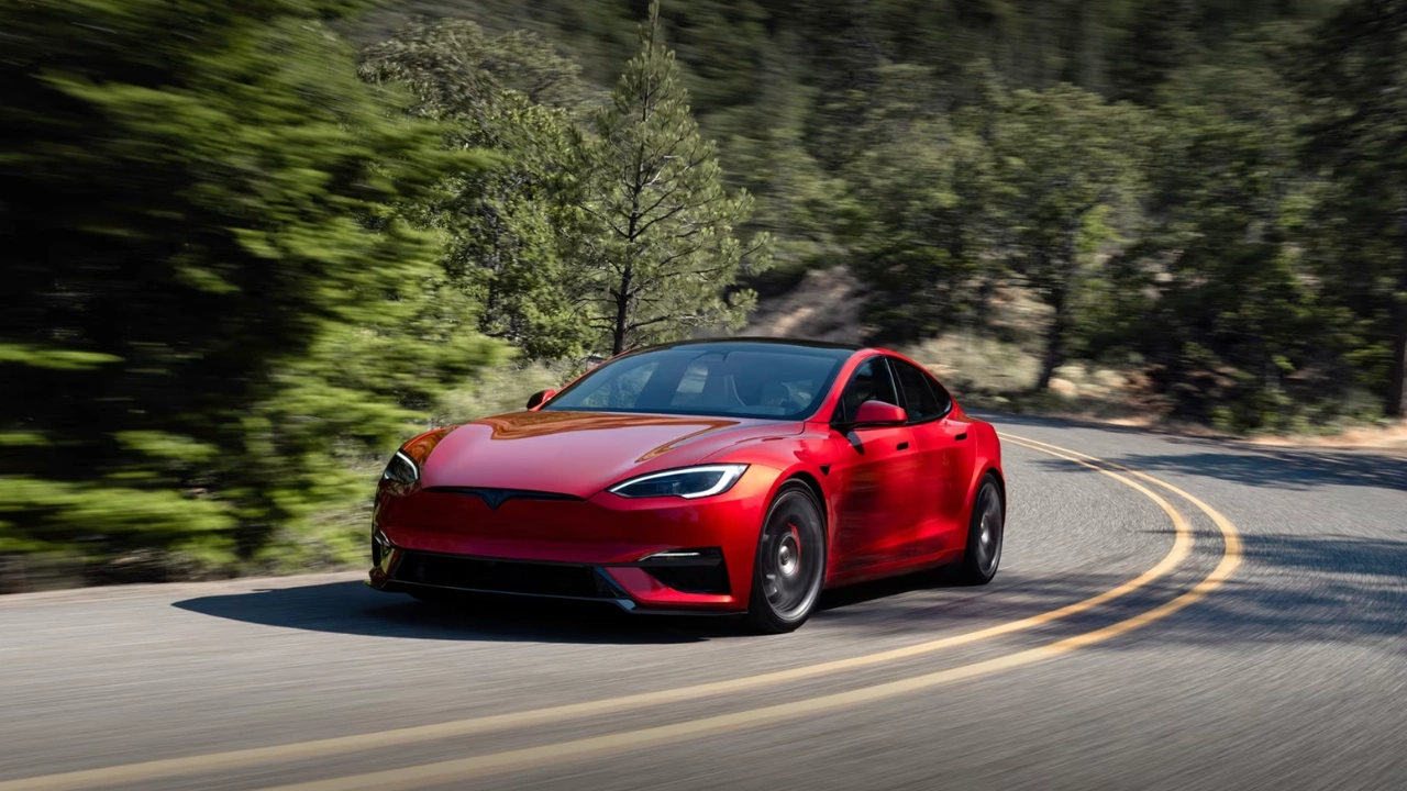 Tesla Model S 2025 Rood Vooraanzicht